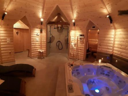 Frau für Wellness und Sauna in Schwyz - Bild 2