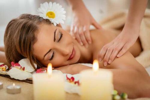 Ganzkörpermassage - Entspannung & Wohlbefinden für die Dame in Obersiggenthal - Bild 3