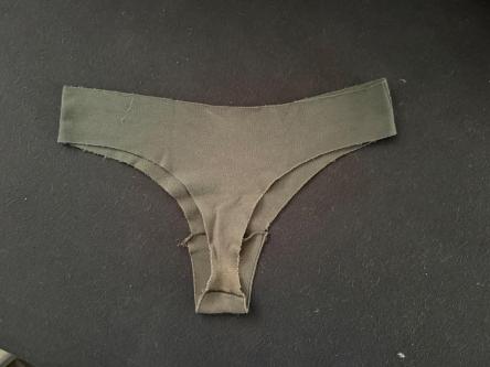 Getragene Basic-Tanga Olivgrün in Lenzburg - Bild 1