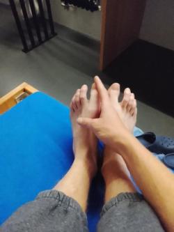 Hey ich M 25 und blond suche zahlsklaven,Fetische,Feet job,massa in Bern - Bild 5