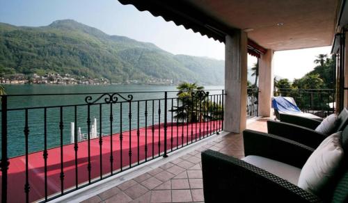 Hotel for Sale in Lugano, Ticino, Ref# 2587182 in Lugano - Bild 1
