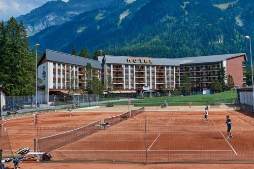 Hotel for Sale in Ollon, Vaud, Ref# 10304982 in Aigle - Bild 1
