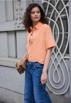 Kurzarm Bluse in Cord-Qualität in Zürich - Bild 1