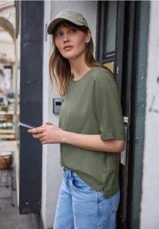 Kurzarm Bluse mit Rundhals in Unifarbe in Zürich - Bild 1