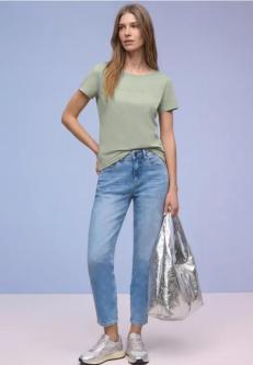Kurzarm Shirt mit Folien-Wording in Chur - Bild 1