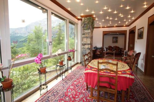 Luxus Chalet Leukerbad, ruhige exklusive Lage in Sierre - Bild 1