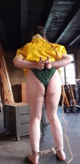 Mich in PVC, Plastikkleidung im Wald fesseln, strangulieren! in Ostermundigen - Bild 2