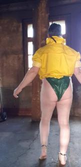 Mich in PVC, Plastikkleidung im Wald fesseln, strangulieren! in Ostermundigen - Bild 3