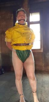 Mich in PVC, Plastikkleidung im Wald fesseln, strangulieren! in Ostermundigen - Bild 6