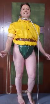 Mich in PVC, Plastikkleidung im Wald fesseln, strangulieren! in Ostermundigen - Bild 8