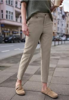 Mid Waist Slim Leg Chino im Casual Fit in St. Gallen - Bild 1
