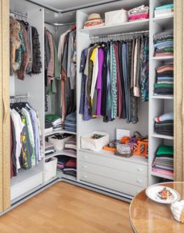 Nichts zum Anziehen, aber den Kleiderschrank voll in Solothurn - Bild 1