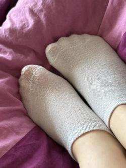 Oft und sportlich getragene weisse Socken in Windisch - Bild 2