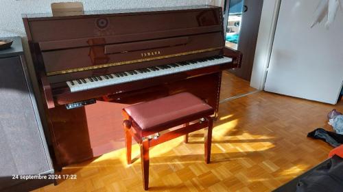 Piano NEUF Yamaha Silent SG2 ACAJOU POLI BRILLANT in Morges - Bild 1