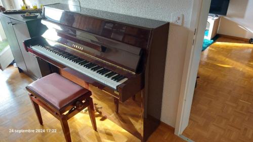 Piano NEUF Yamaha Silent SG2 ACAJOU POLI BRILLANT in Morges - Bild 3