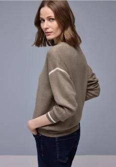Pullover mit Kontrastdetails in Basel - Bild 1