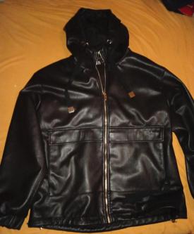 Schöne Neuwertige Lederjacke Oversize Gr.M Unisex in Zürich - Bild 1