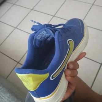 Selling Nike shoes size 763835226671619120