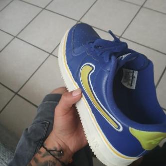 Selling Nike shoes size 763835226671619122