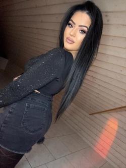 Sexy brunette mit langer harre in Solothurn - Bild 1