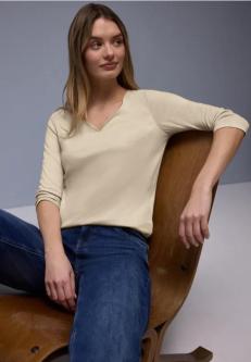 Shirt mit Herzausschnitt in Aarau - Bild 1