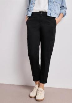 Slim Leg Chino mit Taschen im Cargo-Look in Willisau - Bild 1