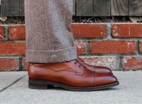 I'm Seamstress Isabel. We do hemming for pants., Monterrey63837136229377122