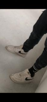 Suche jungen Typ der mir mit Sneakers in die Eier treten möchte in Luzern - Bild 1