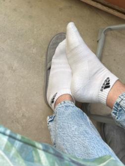 Sweetboy verkauft getragene Socken in Basel - Bild 1