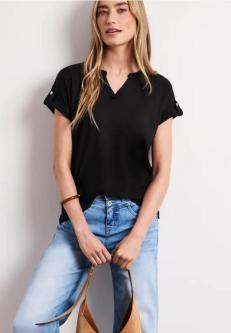 T-Shirt mit Split Neck und Knopfdetails in Willisau - Bild 1