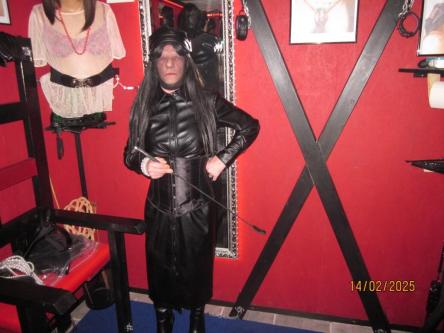TV - BDSM - Herrin bereit für Sklaven Erziehung in Wohlen - Bild 1