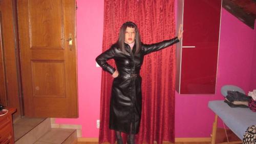 TV - BDSM - Herrin bereit für Sklaven Erziehung in Wohlen - Bild 2