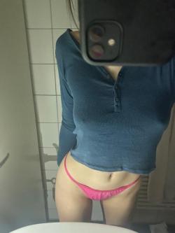 Teeny bietet heisses Material online ah, Onlyfans vorhande in Bern - Bild 2