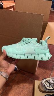 New and used sneakers63835219160963120