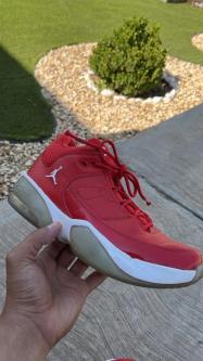 New and used sneakers63835219160963122