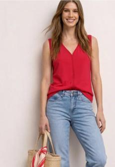 Top mit V-Neck und Crochet-Tape in Liestal - Bild 1