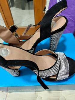 Selling used shoes in good condition63835216677635121