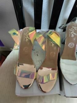 Selling used shoes in good condition63835216677635123