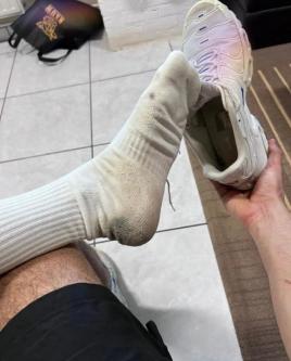 Verkaufe meine getragenen socken auf wunsch ) in St. Gallen - Bild 3