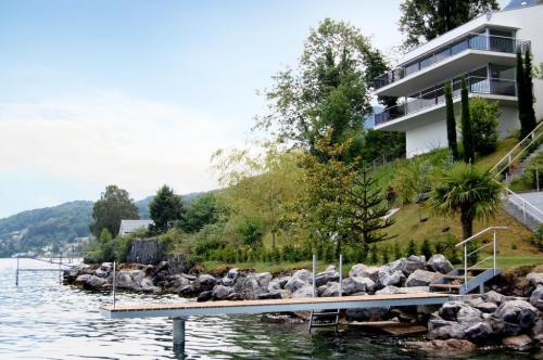 Villa for Sale in St-Gingolph, Valais, Ref# 1918678 in La Tour-de-Peilz - Bild 1