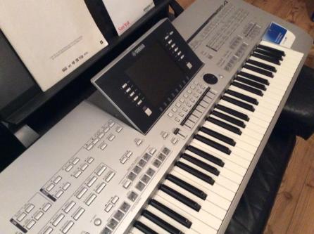 Yamaha Tyros 4 Tasten 61 Keyboard in Genf - Bild 1