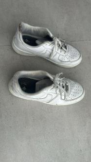 kaufe die getragenen Sneakers (Grösse 38) meiner Herrin in Zürich - Bild 2